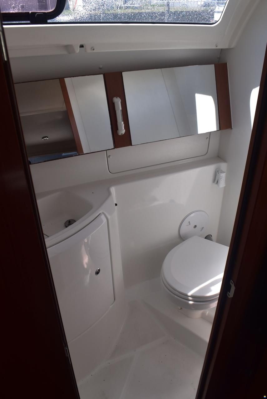 Beneteau Oceanis 37