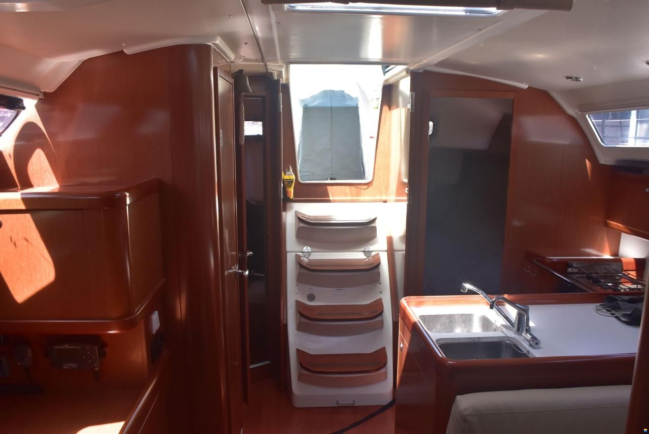 Beneteau Oceanis 37
