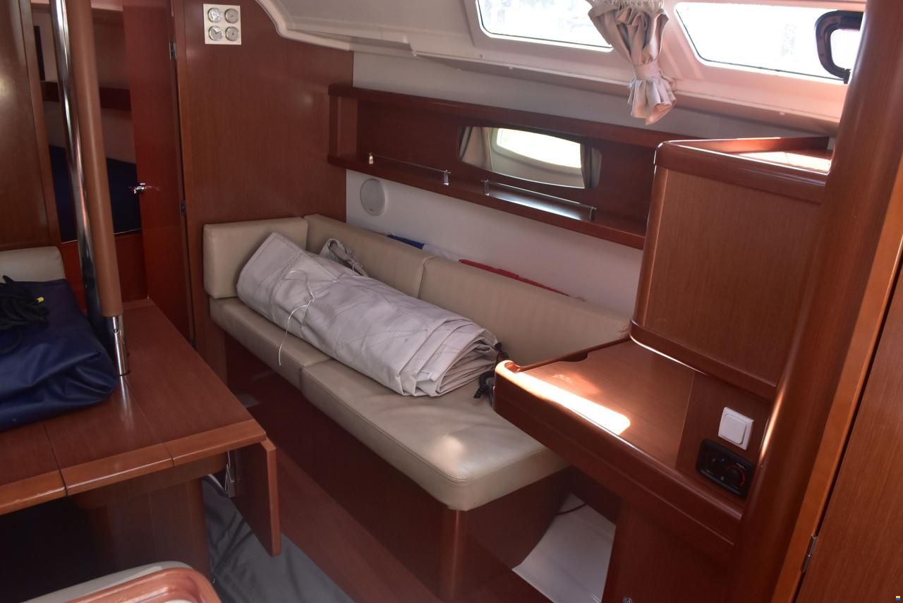 Beneteau Oceanis 37