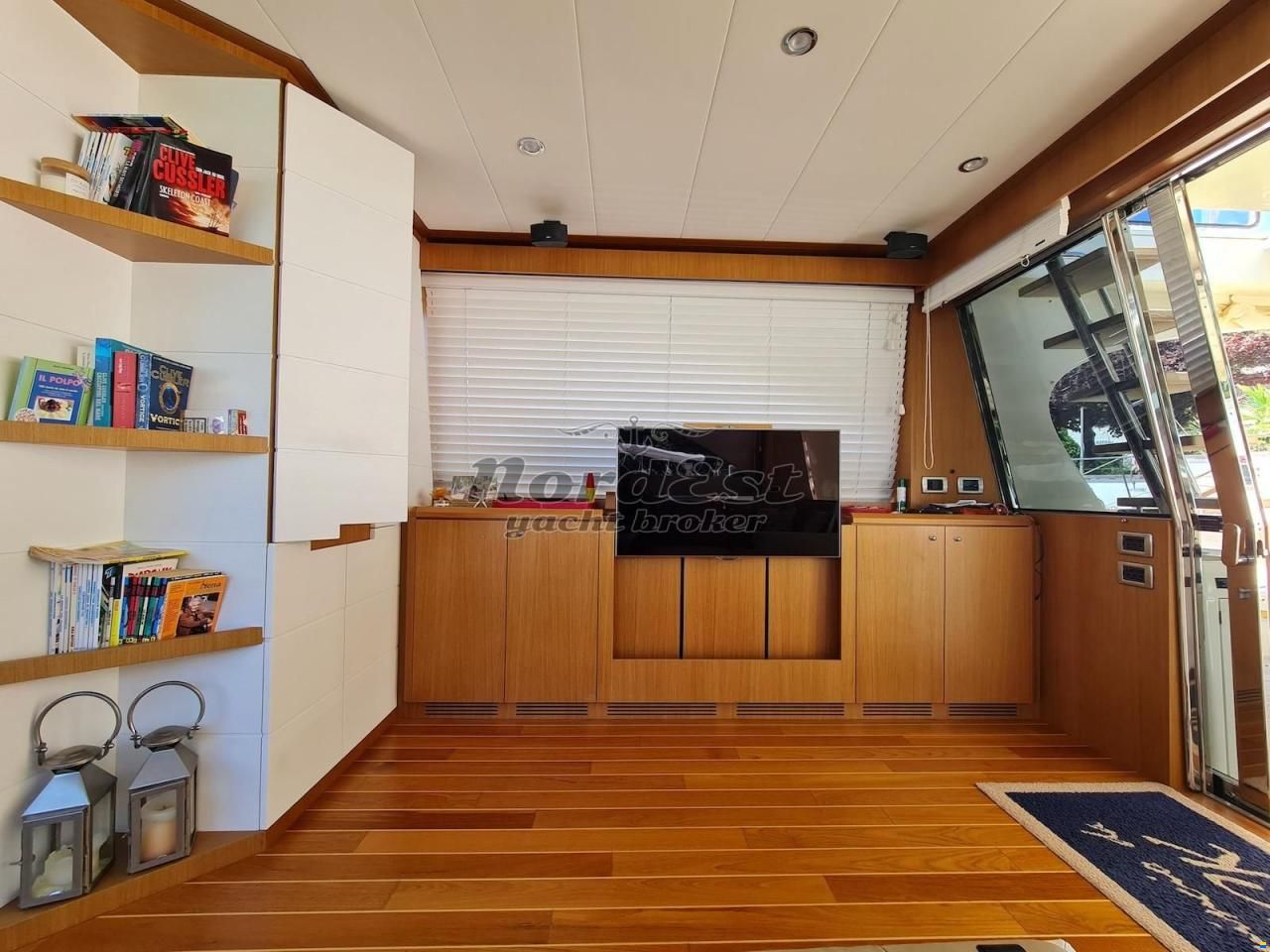 Mochi Craft Dolphin 64 Cruiser