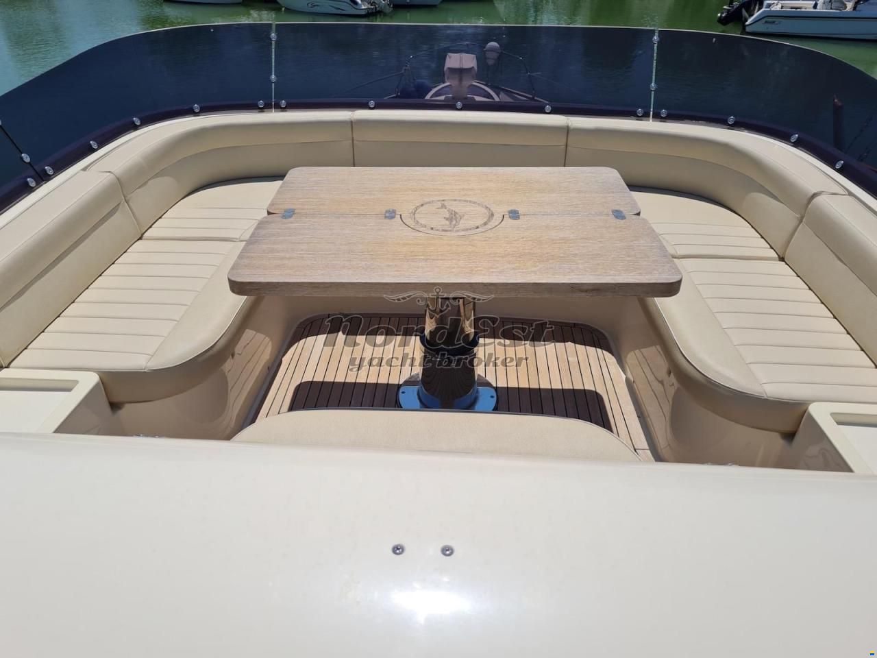 Mochi Craft Dolphin 64 Cruiser