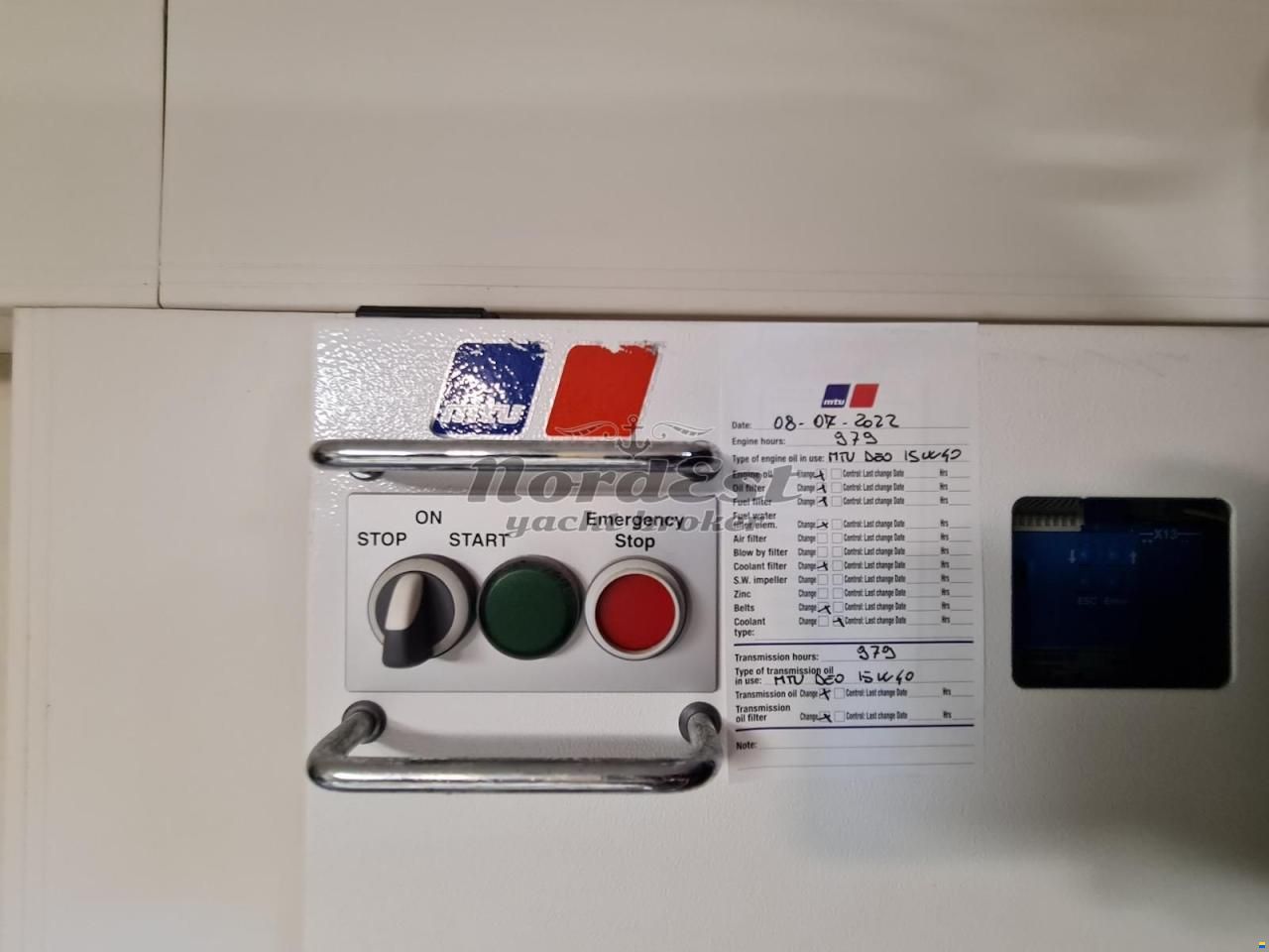 Mochi Craft Dolphin 64 Cruiser