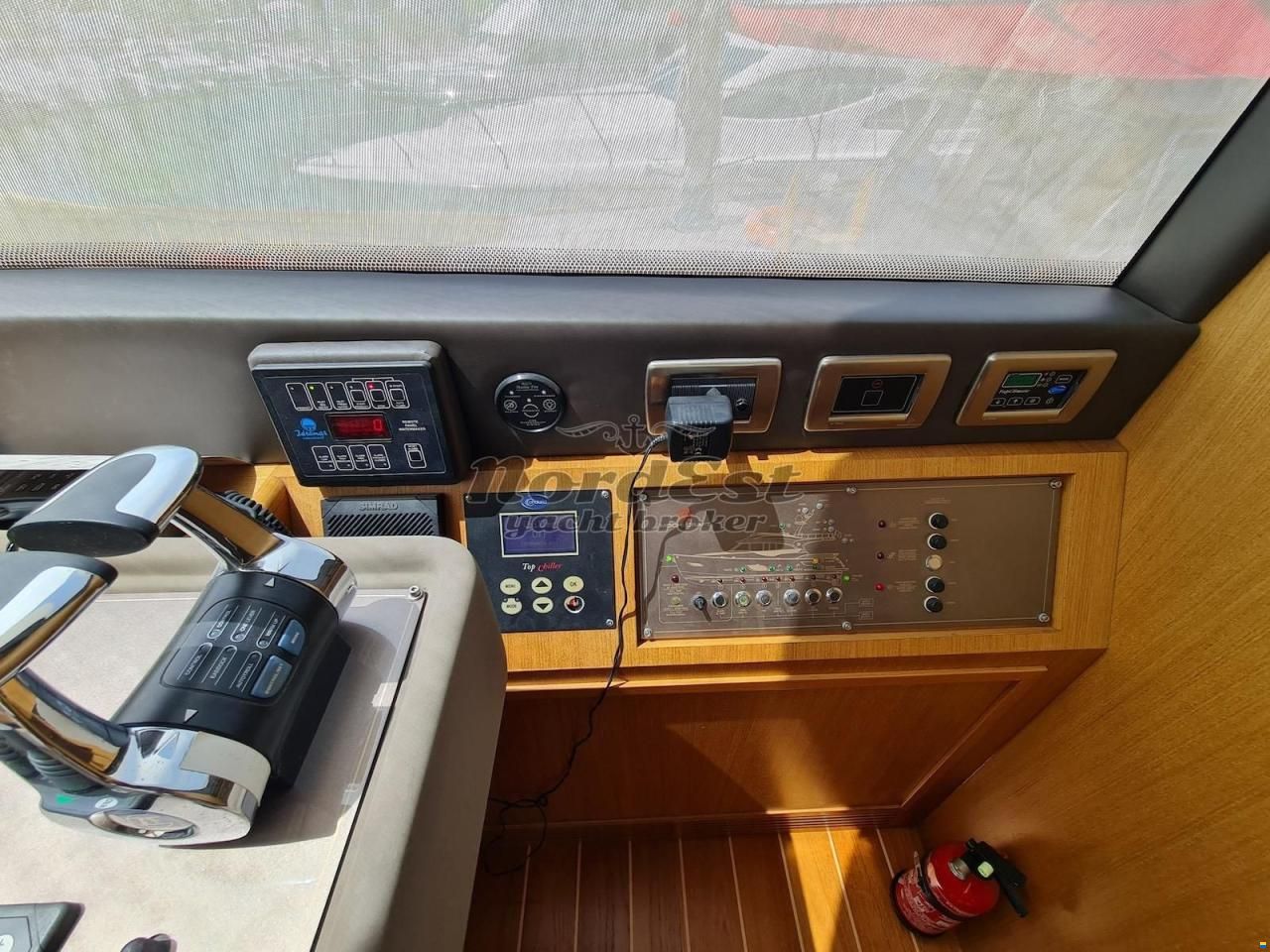Mochi Craft Dolphin 64 Cruiser