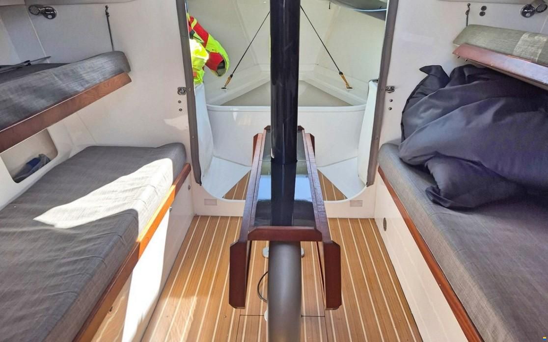 J Boats 121