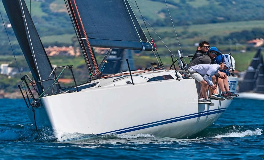 J Boats 121