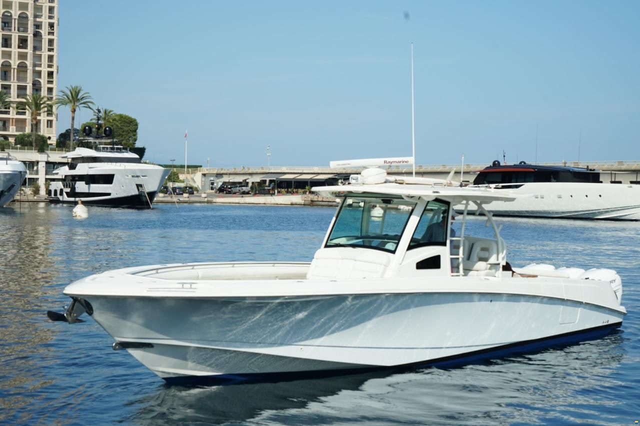 Boston Whaler Outrage 370