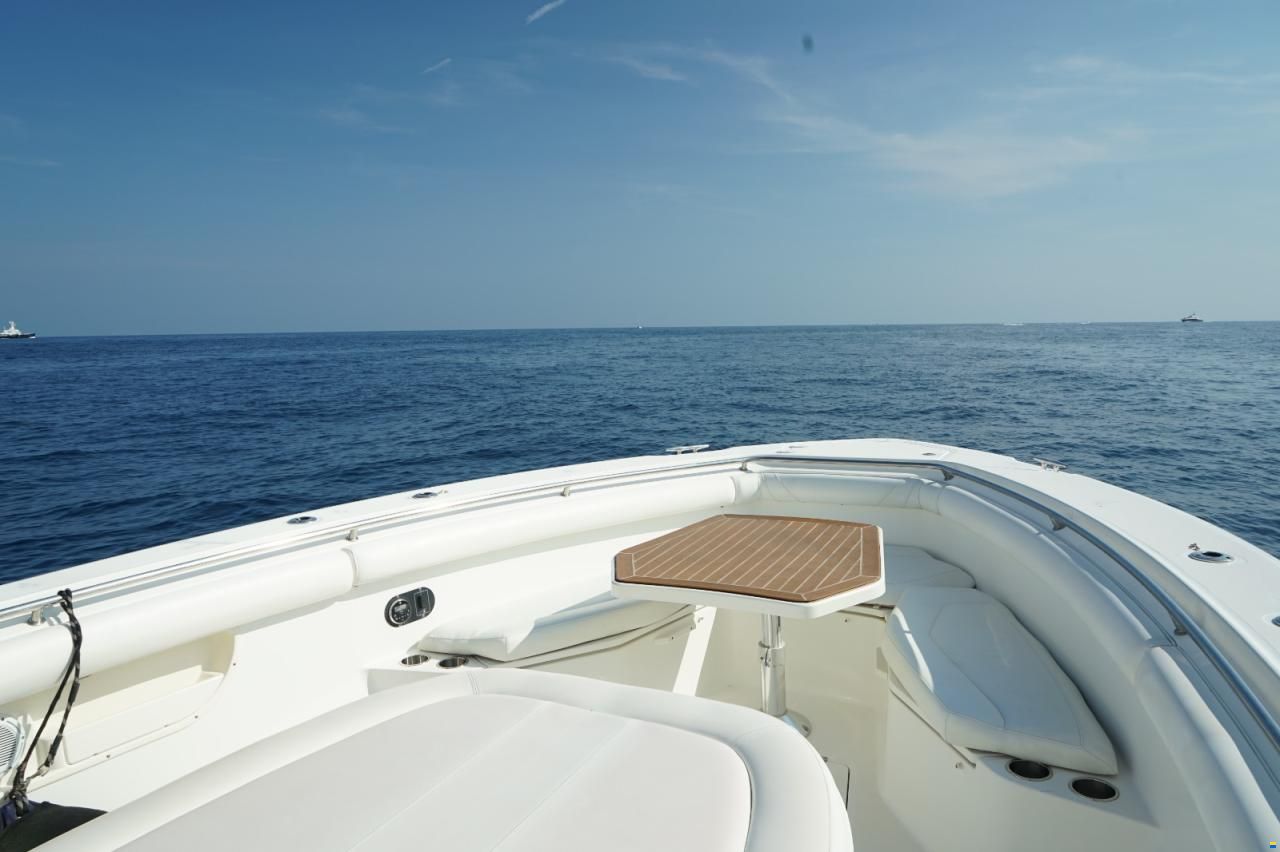 Boston Whaler Outrage 370