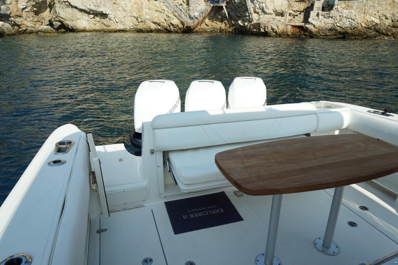 Boston Whaler Outrage 370
