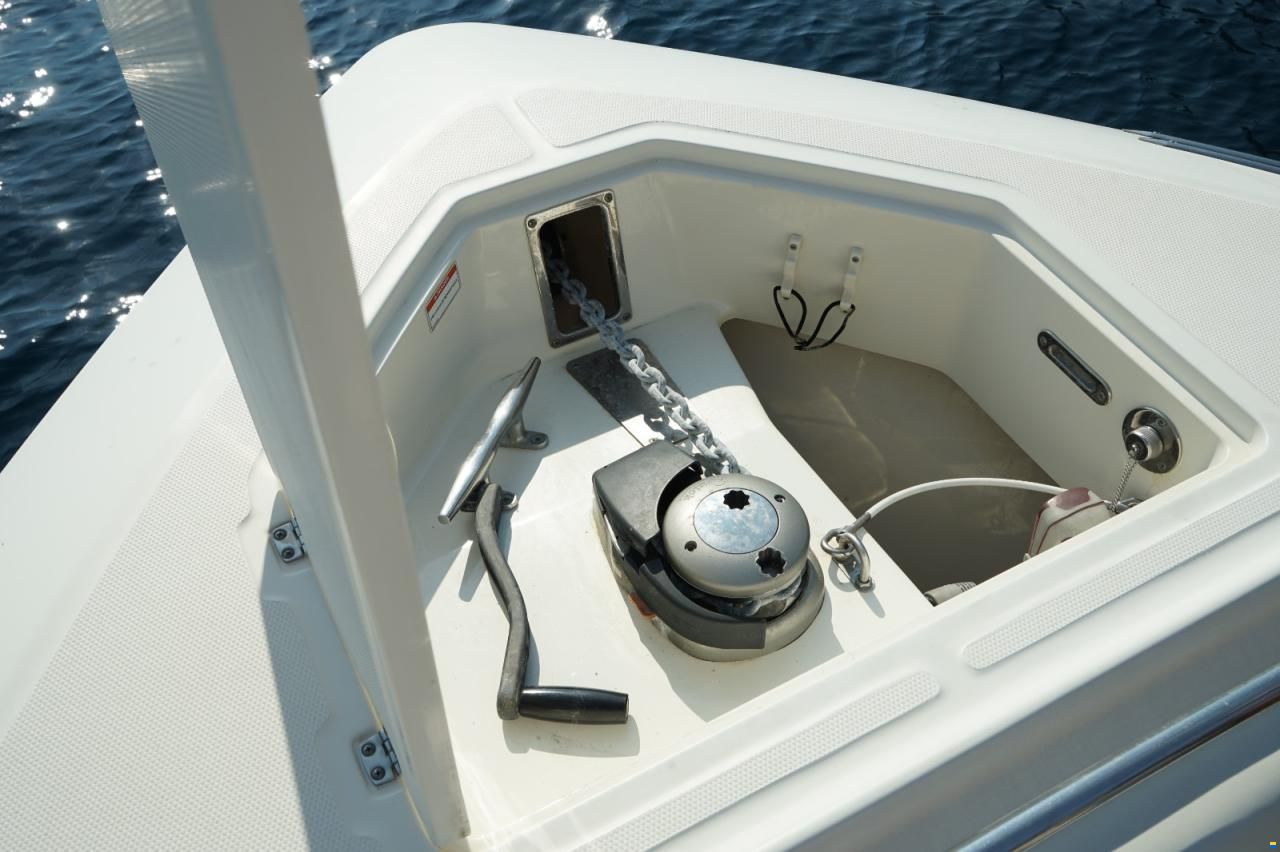 Boston Whaler Outrage 370