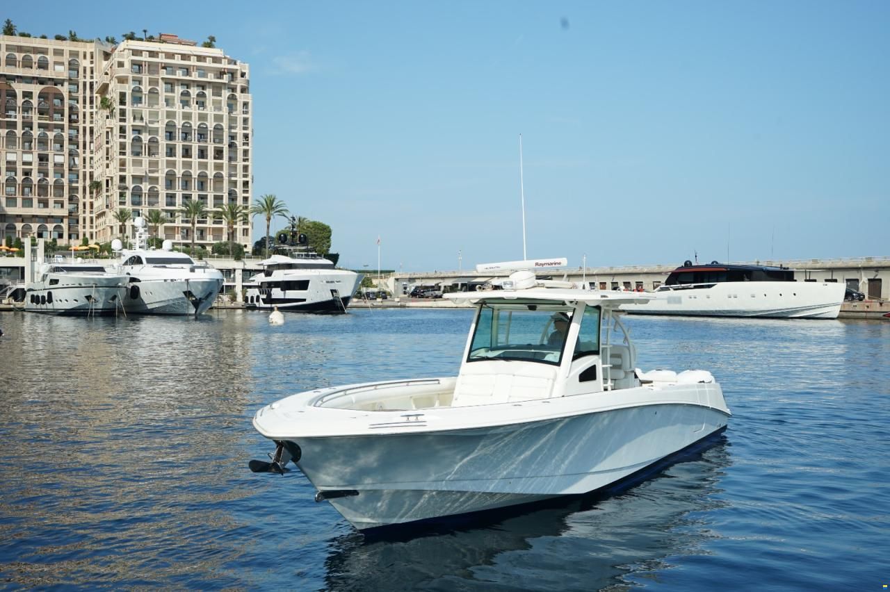 Boston Whaler Outrage 370