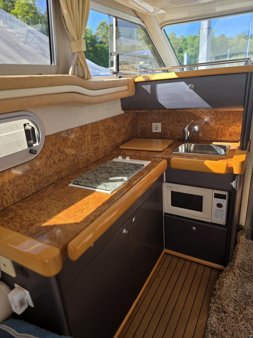 Sealine F33