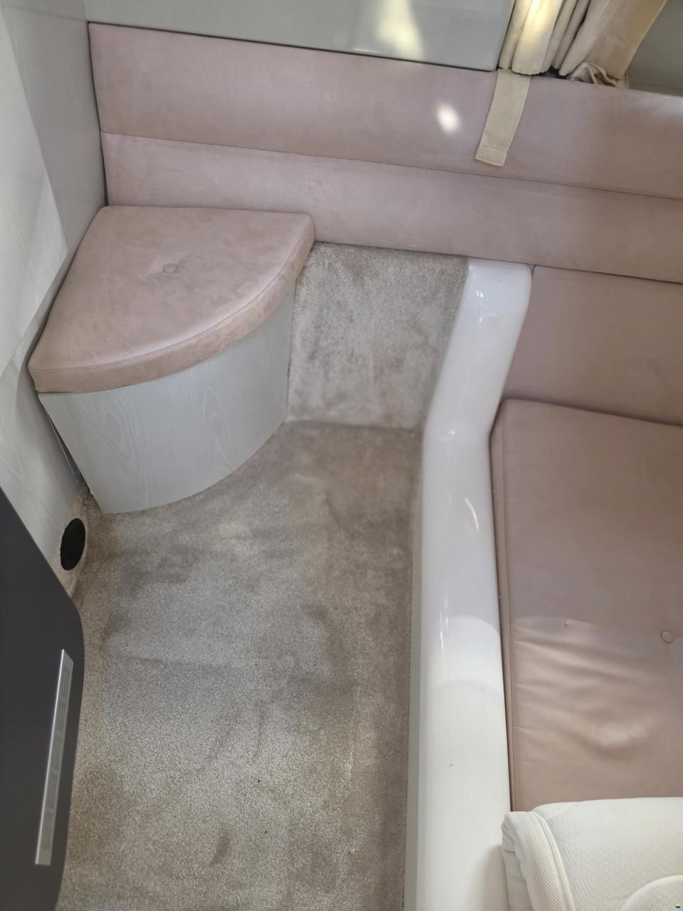 Sealine F33