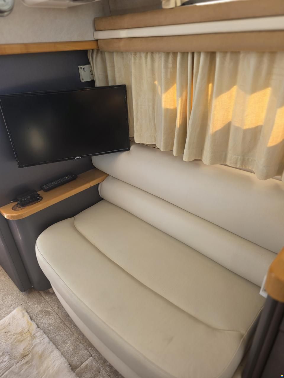 Sealine F33
