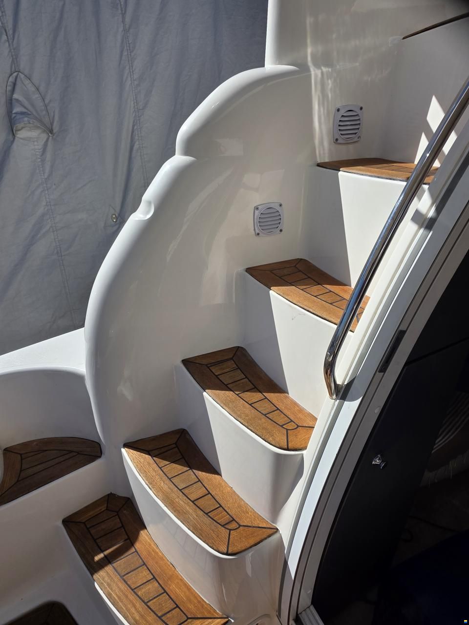 Sealine F33