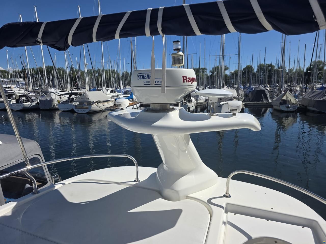 Sealine F33