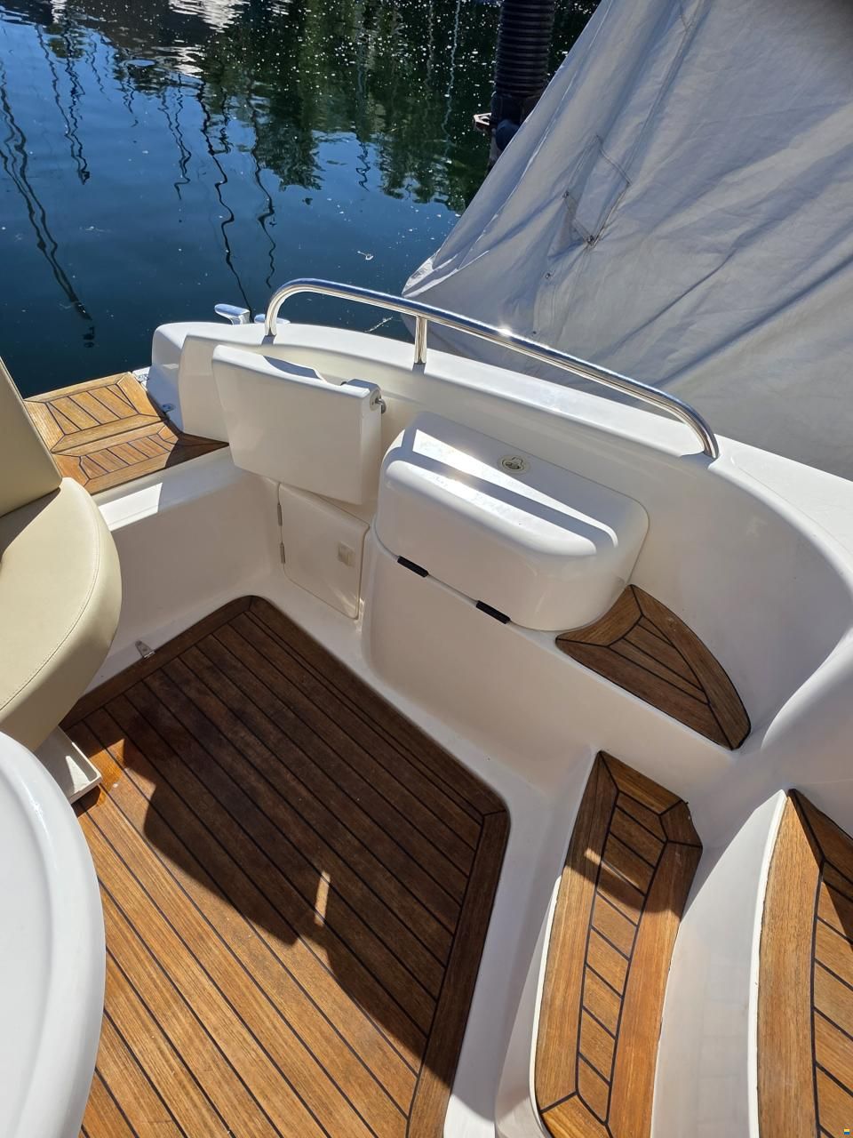 Sealine F33