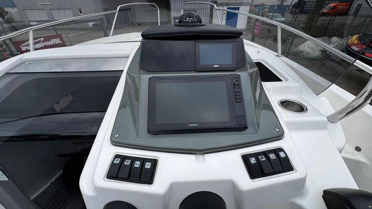 Karnic SL652 inkl. Yamaha F200XCA und Trailer