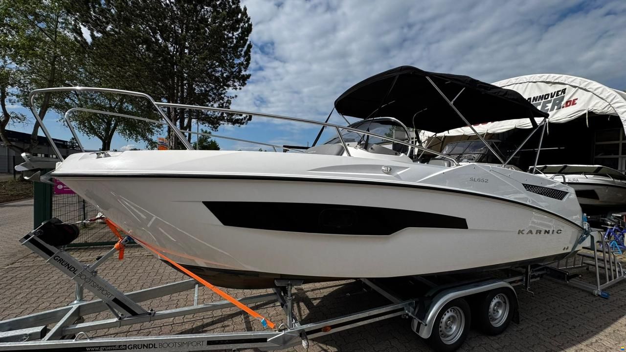Karnic SL652 inkl. Yamaha F200XCA und Trailer