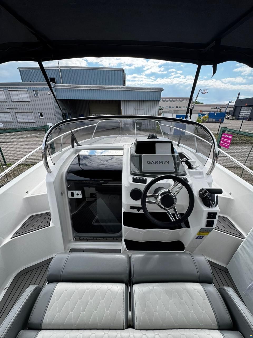 Karnic SL652 inkl. Yamaha F200XCA und Trailer
