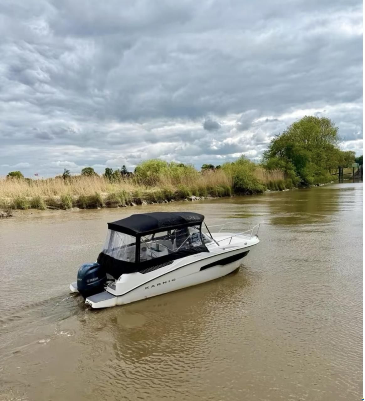 Karnic SL652 inkl. Yamaha F200XCA und Trailer