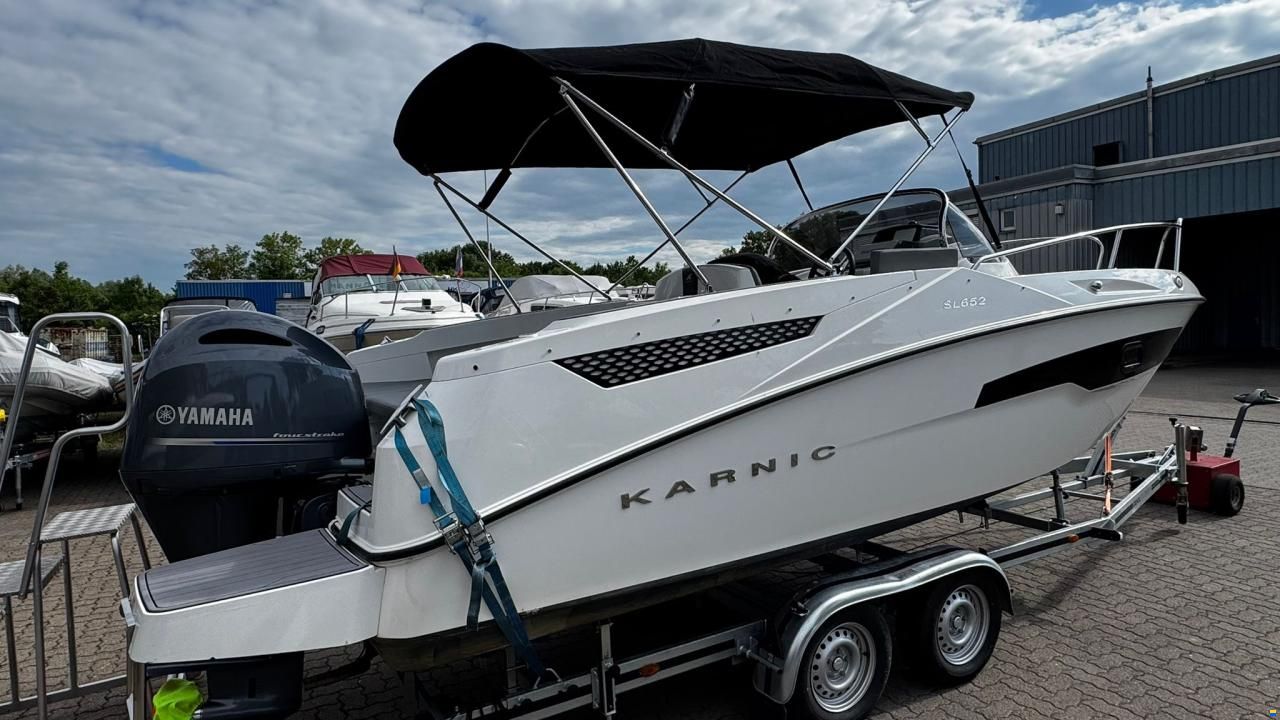 Karnic SL652 inkl. Yamaha F200XCA und Trailer