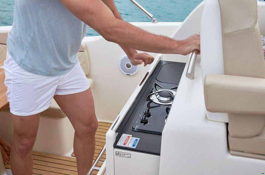 Quicksilver ACTIV 875 SUNDECK