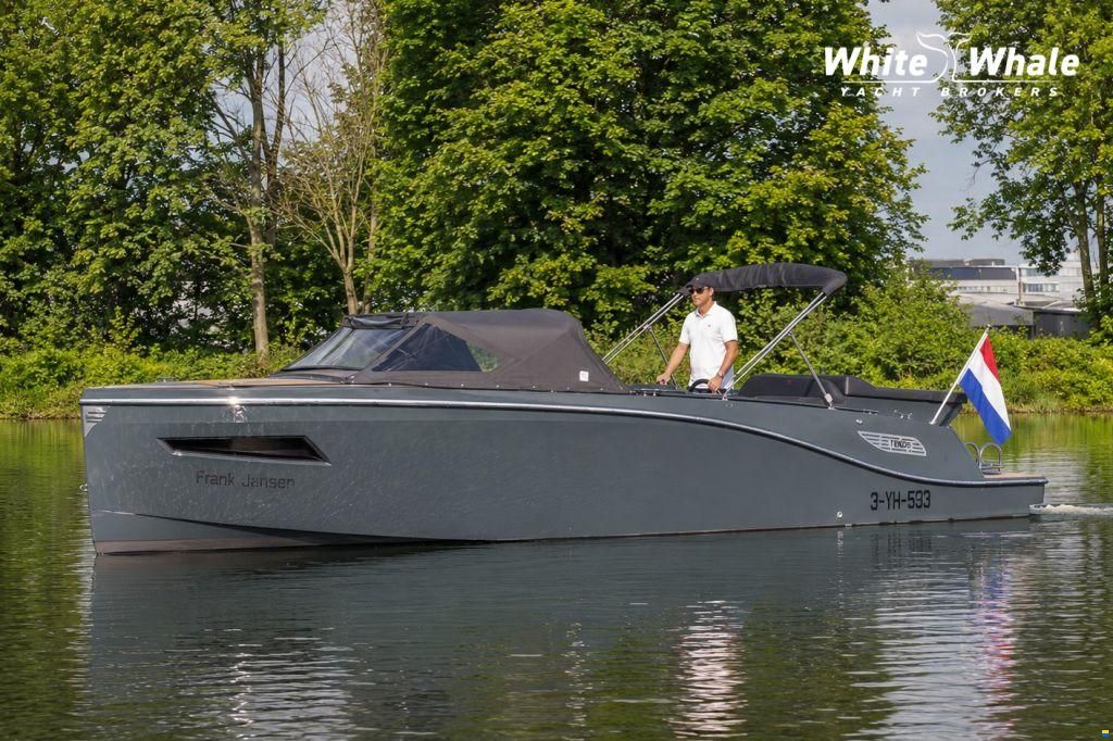 TendR 27 Cabin