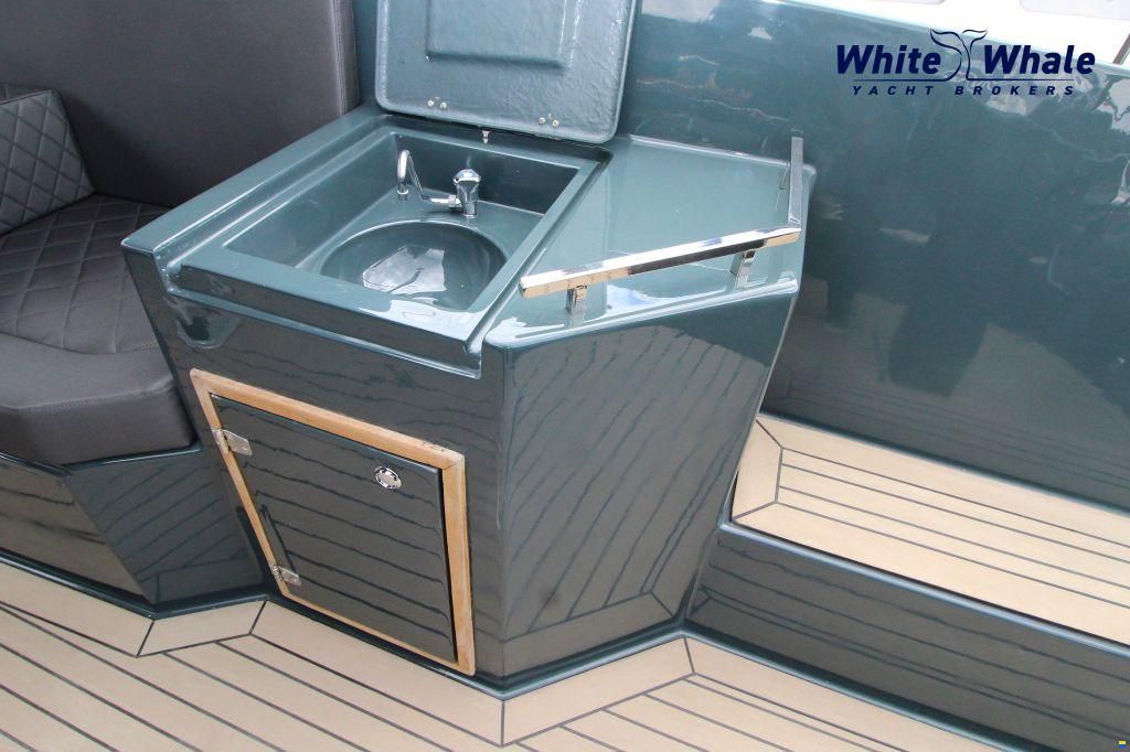TendR 27 Cabin