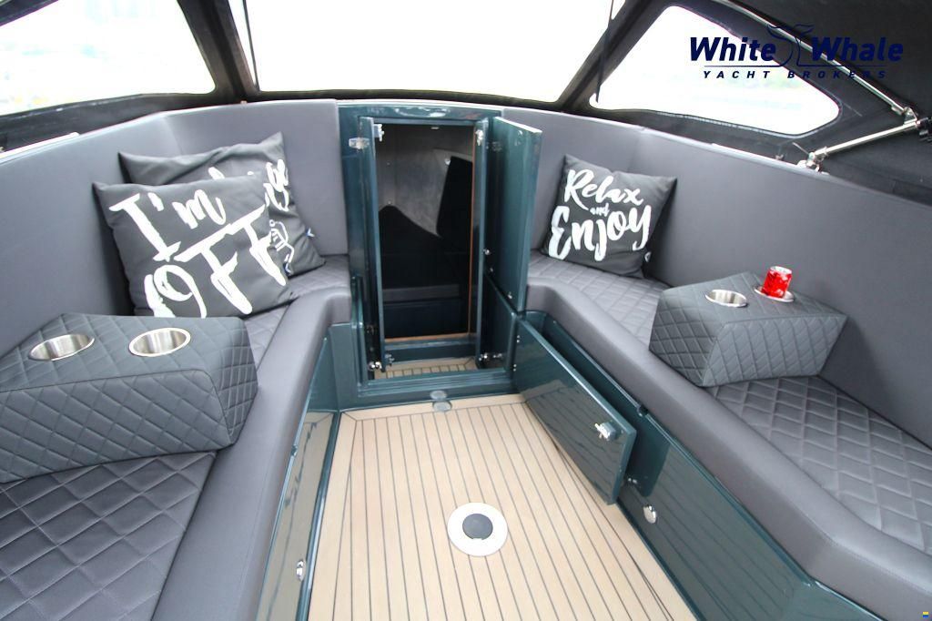 TendR 27 Cabin
