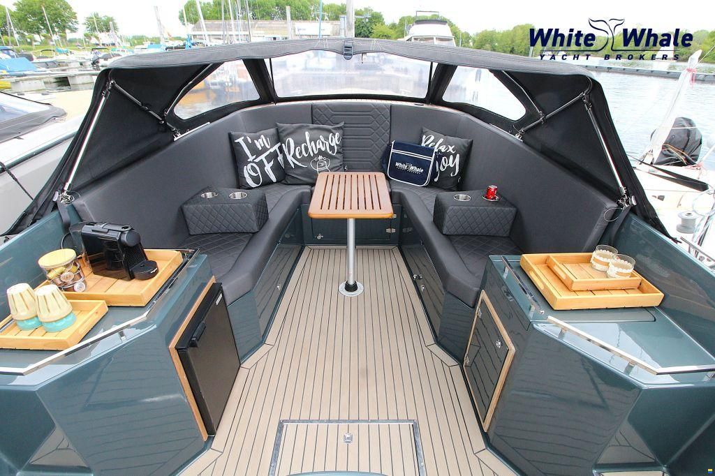 TendR 27 Cabin