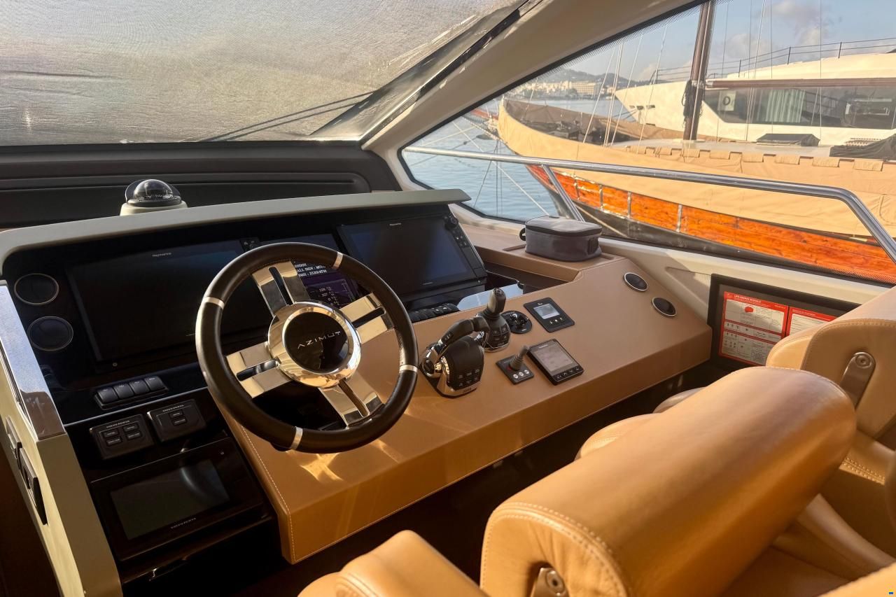 Azimut 77S