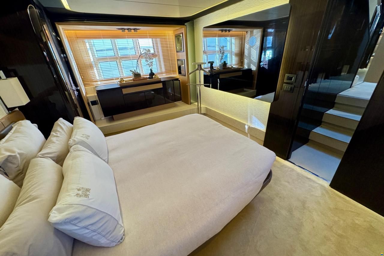 Azimut 77S