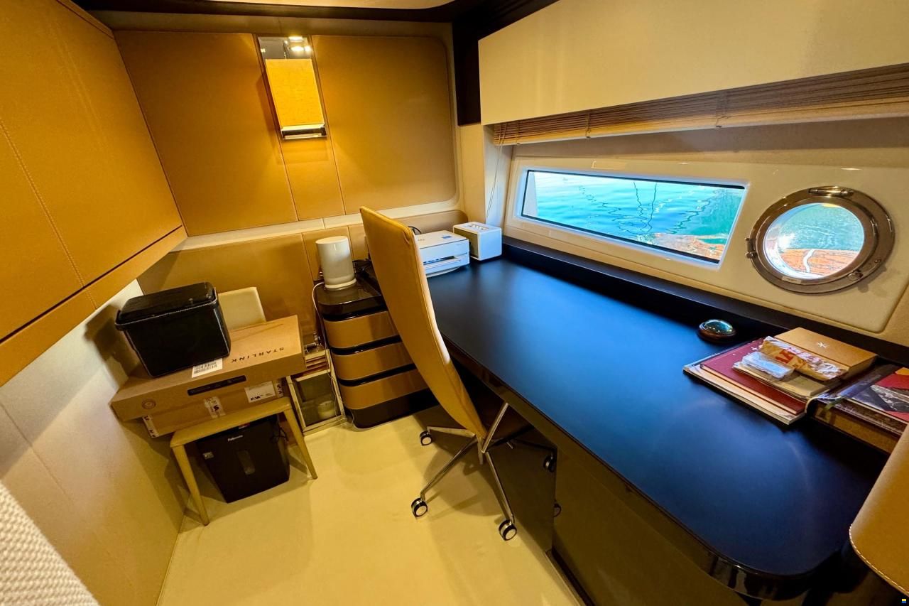 Azimut 77S
