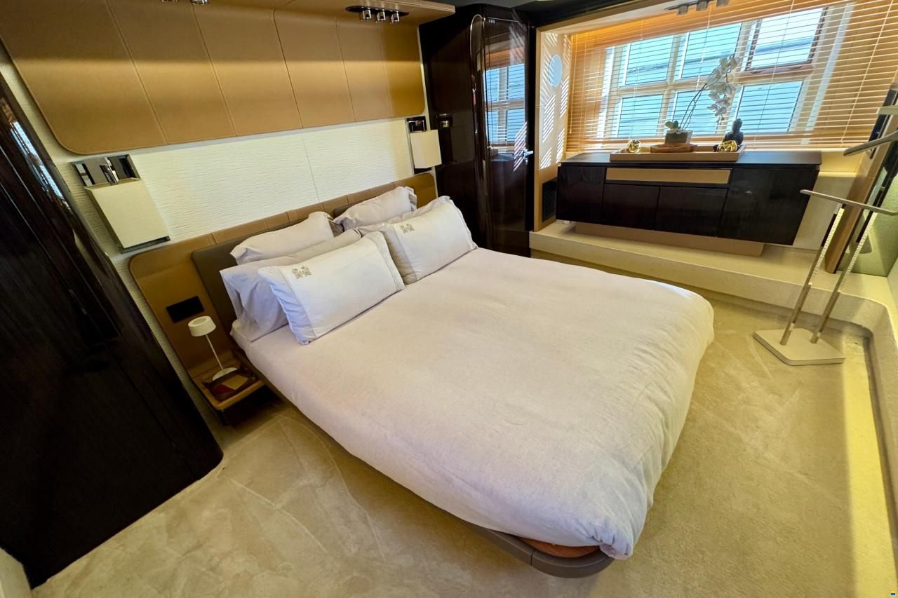 Azimut 77S