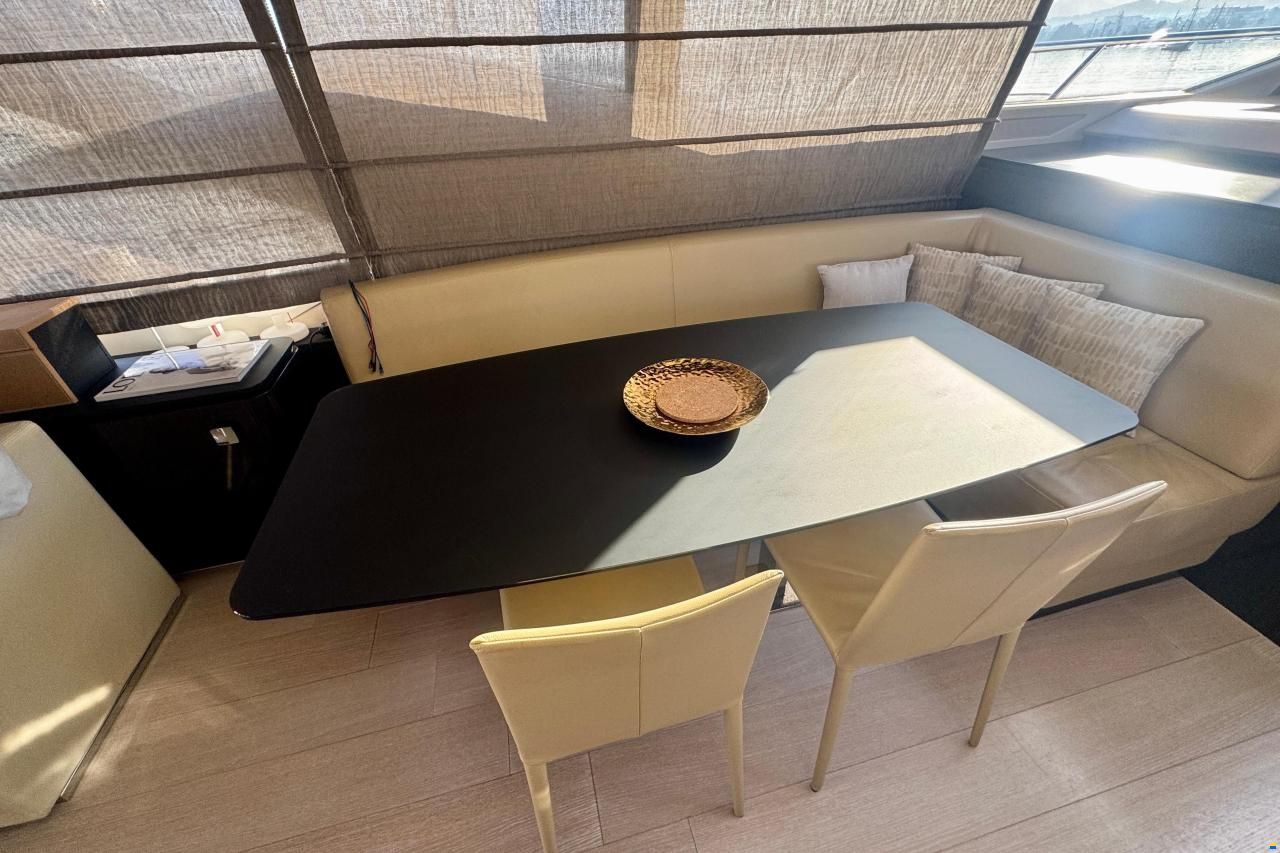 Azimut 77S