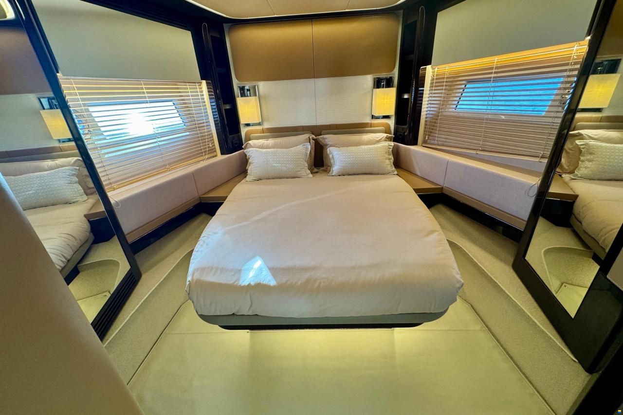 Azimut 77S