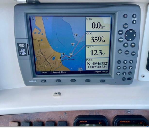 Boston Whaler 240 OUTRAGE