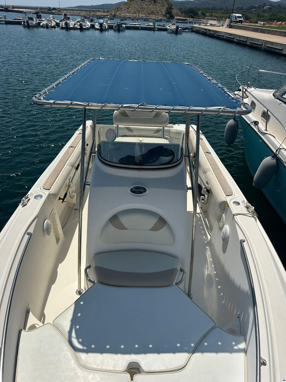 Boston Whaler 240 OUTRAGE