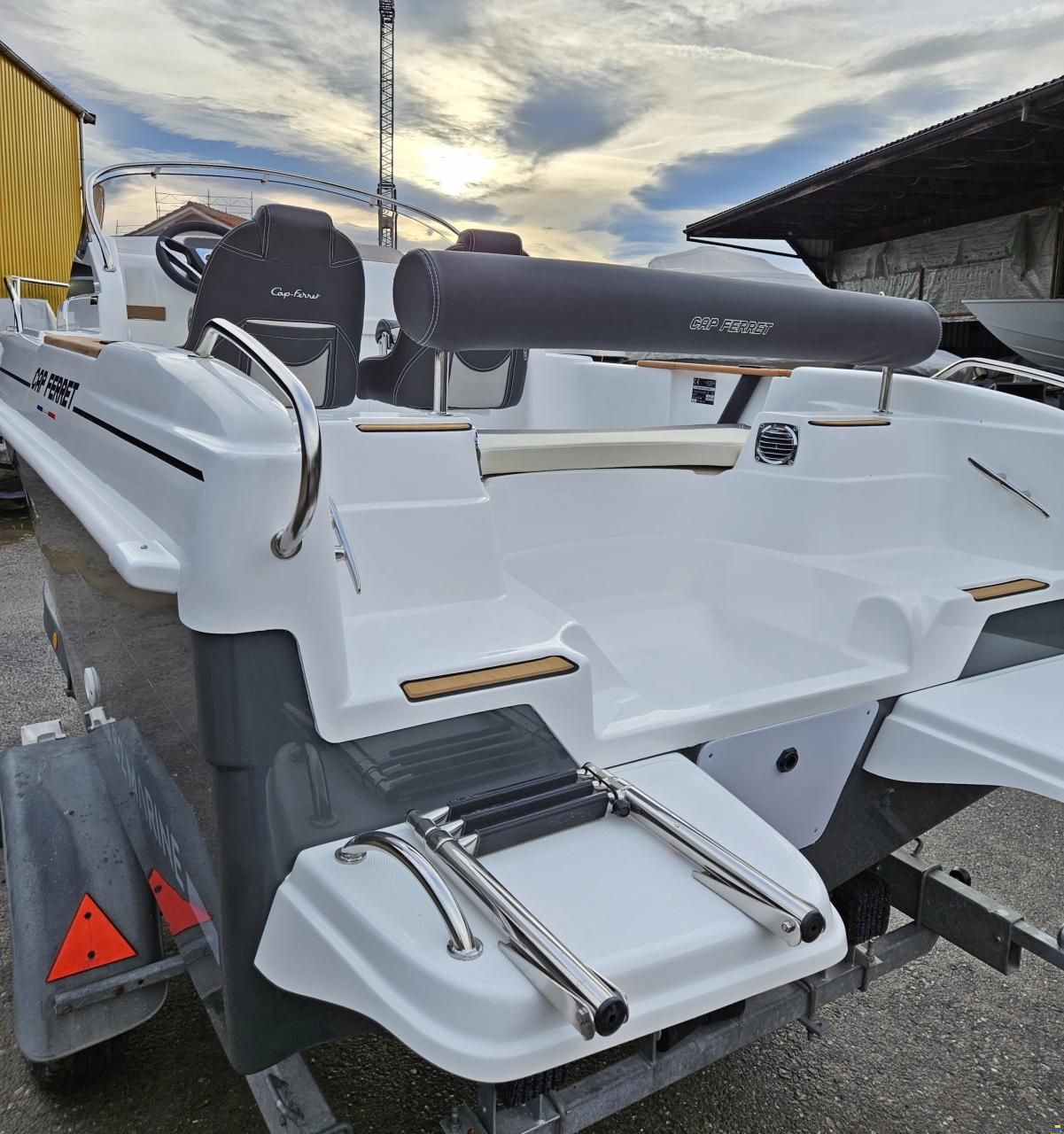 B2 Marine Cap Ferret 522 Cruiser + Mercury 60 EFI