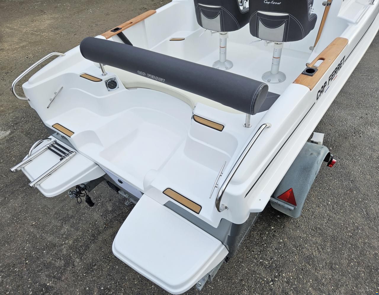 B2 Marine Cap Ferret 522 Cruiser + Mercury 60 EFI