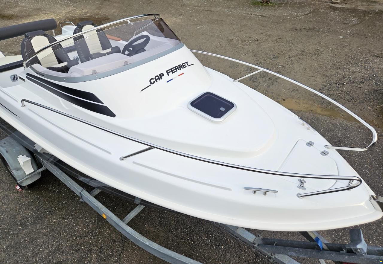 B2 Marine Cap Ferret 522 Cruiser + Mercury 60 EFI