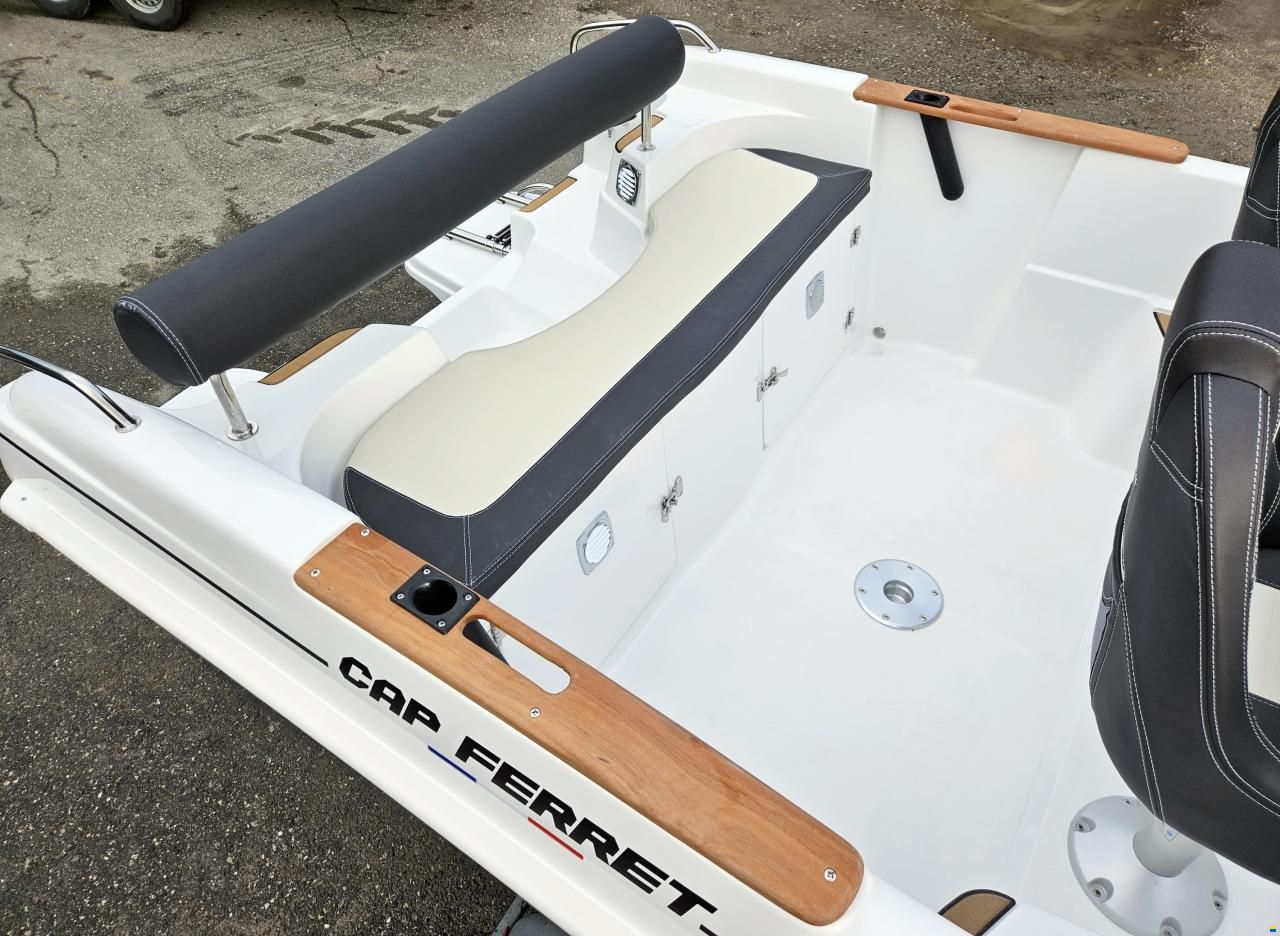 B2 Marine Cap Ferret 522 Cruiser + Mercury 60 EFI