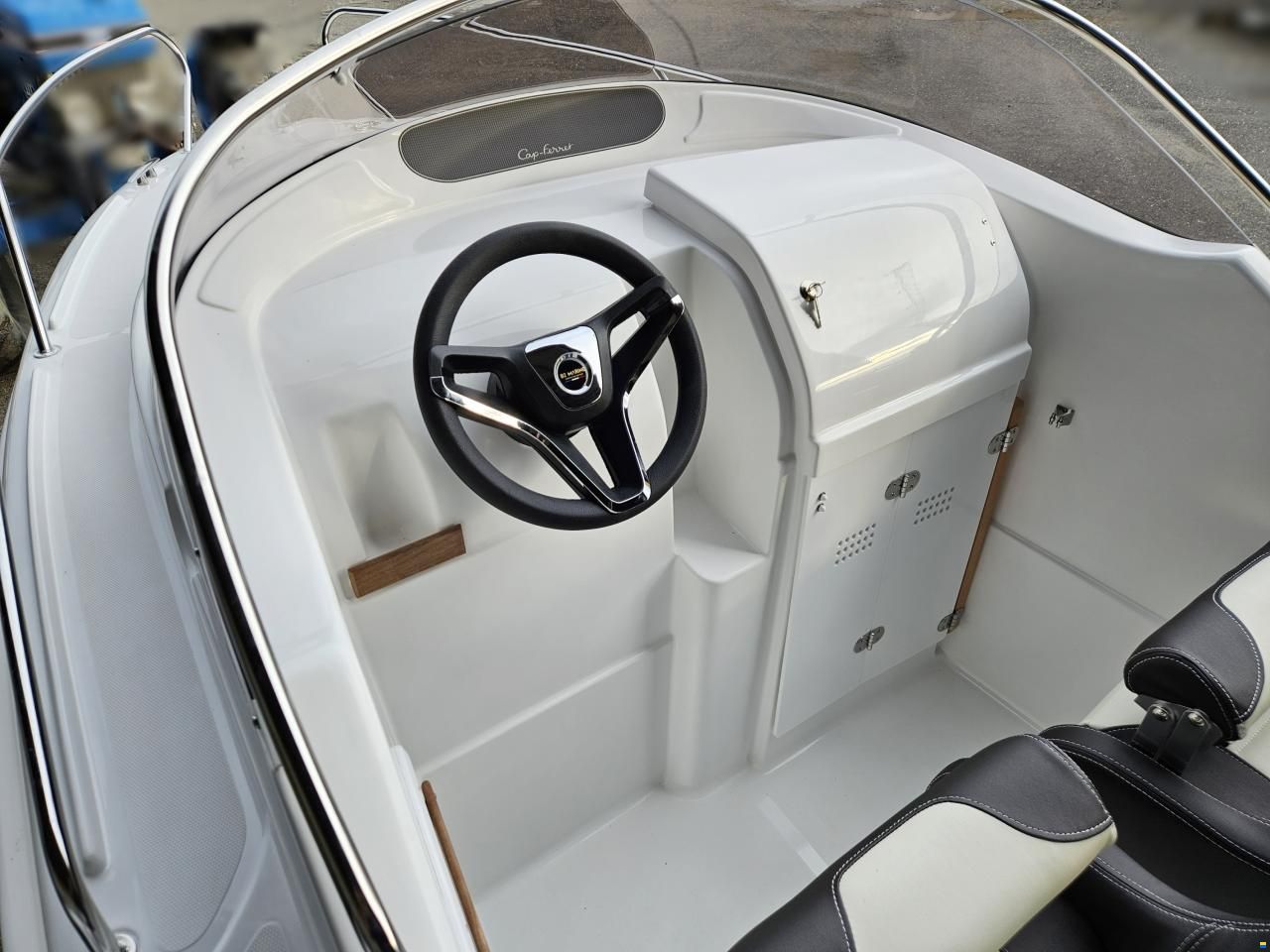 B2 Marine Cap Ferret 522 Cruiser + Mercury 60 EFI