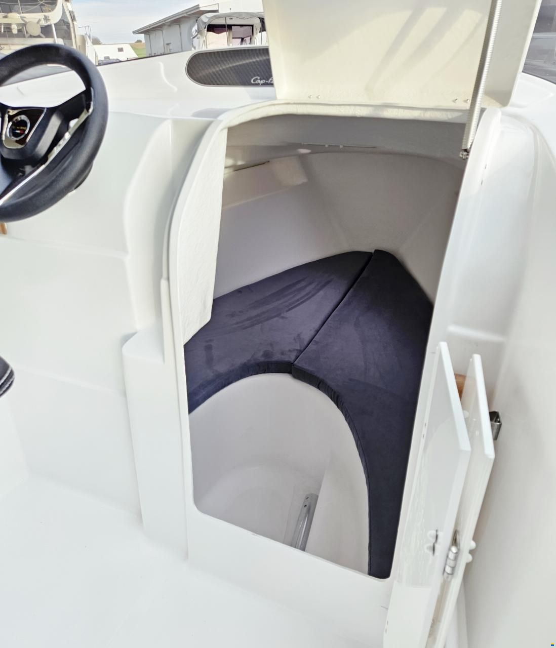 B2 Marine Cap Ferret 522 Cruiser + Mercury 60 EFI