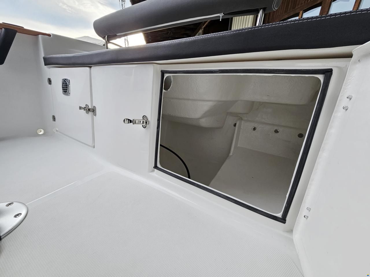B2 Marine Cap Ferret 522 Cruiser + Mercury 60 EFI