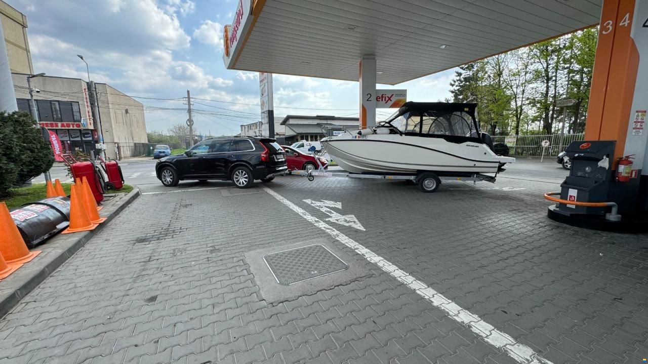 Quicksilver Ambarcatiune Quiksiver 555 Cabin