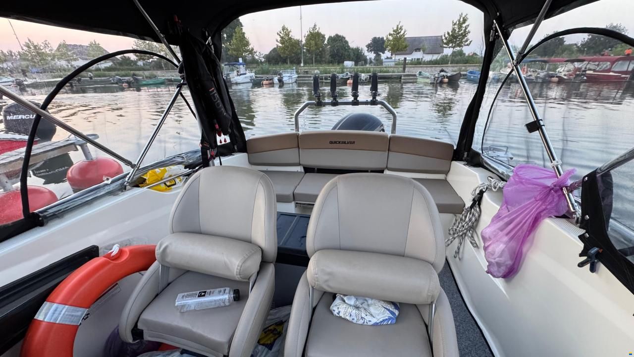 Quicksilver 555 Cabin