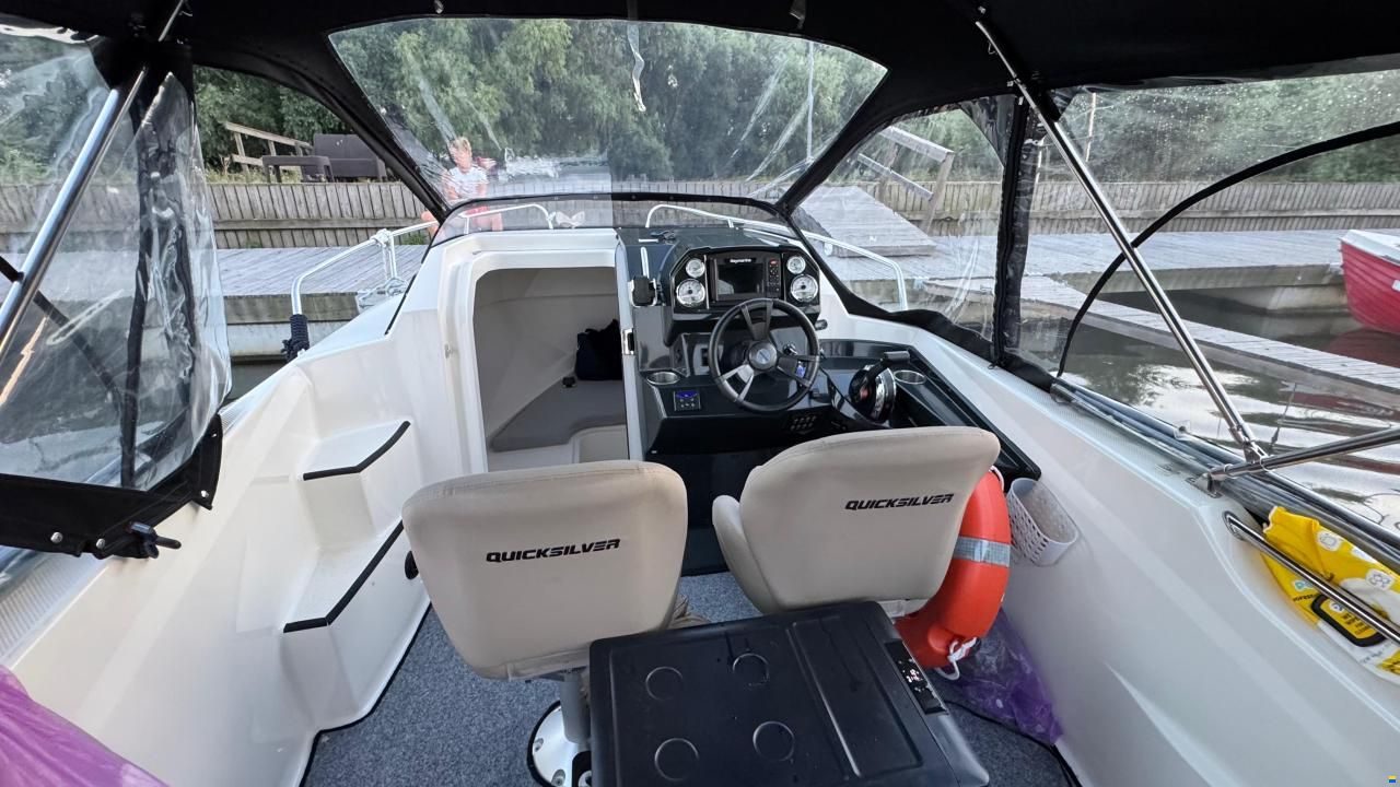 Quicksilver 555 Cabin