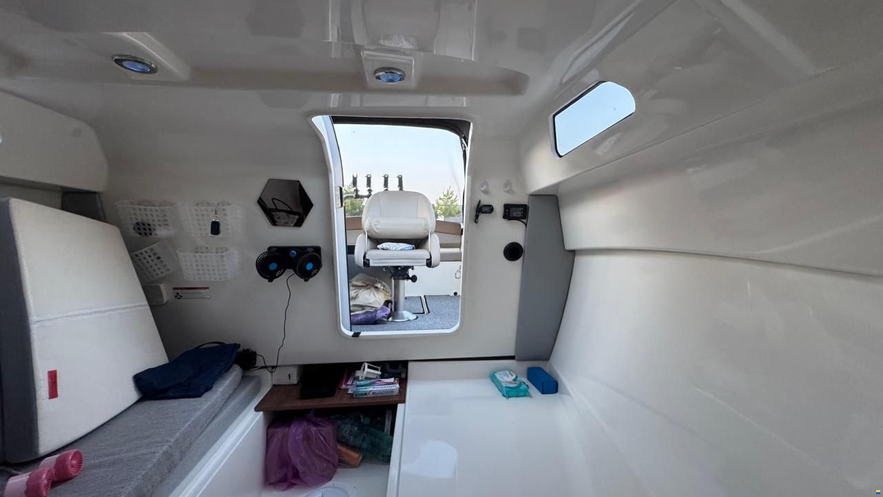 Quicksilver 555 Cabin
