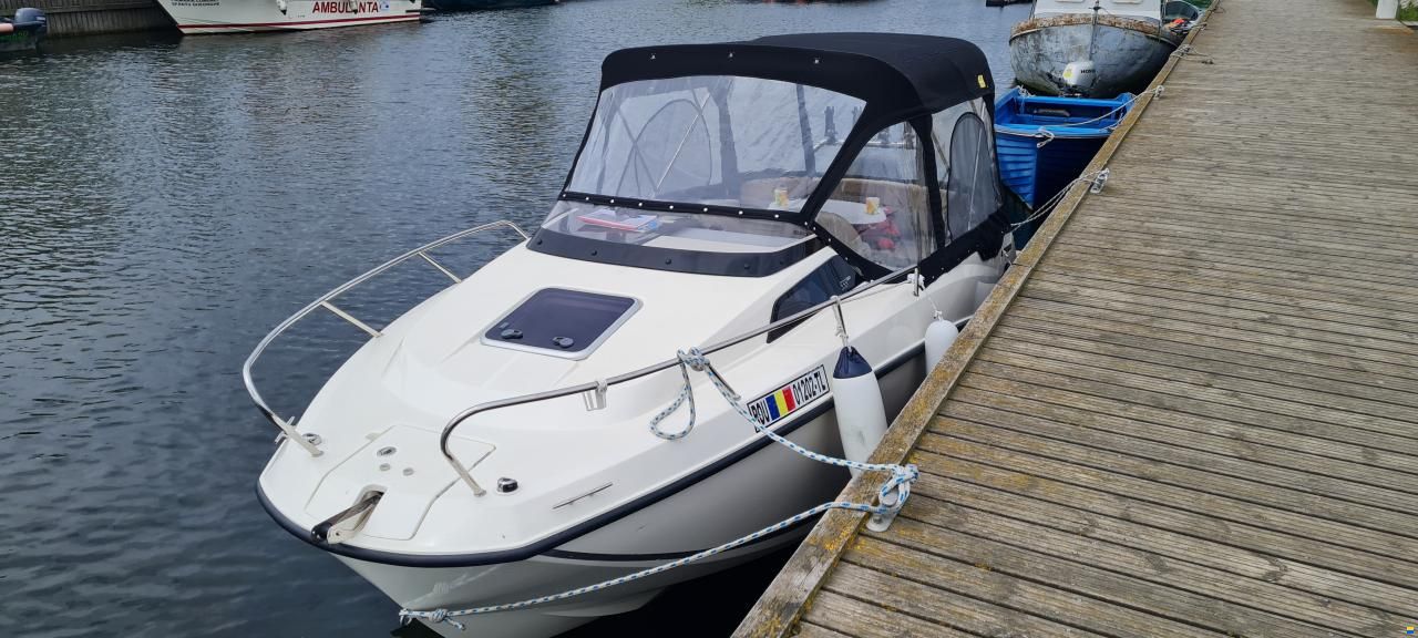 Quicksilver Ambarcatiune Quiksiver 555 Cabin